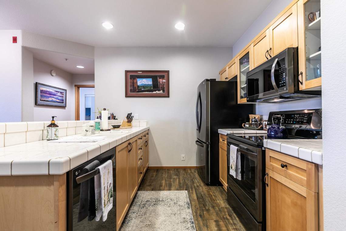 201-Shirley-Cyn-Rd-Unit-705-Olympic-Valley-CA-96146-USA-017-009-Kitchen-MLS_Size